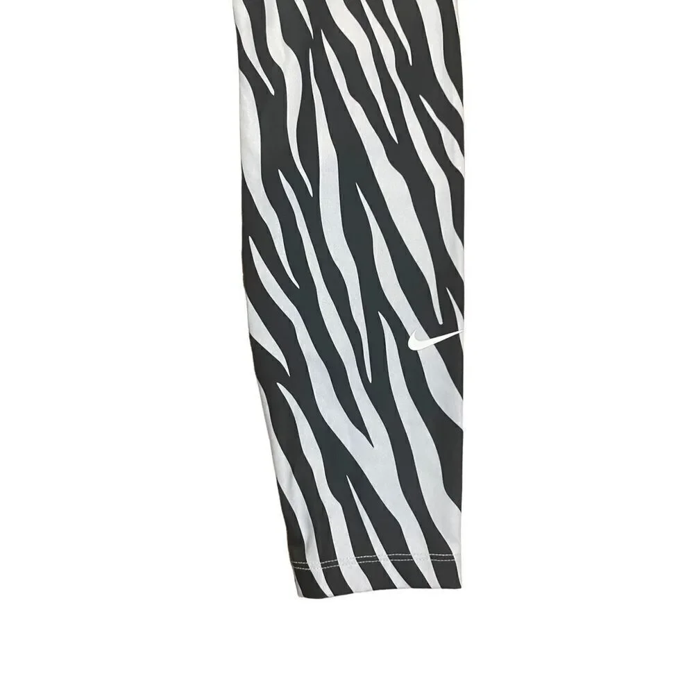 The Nike One Tight Fit Mid Rise zebra animal‎ print leggings 7/8 length S